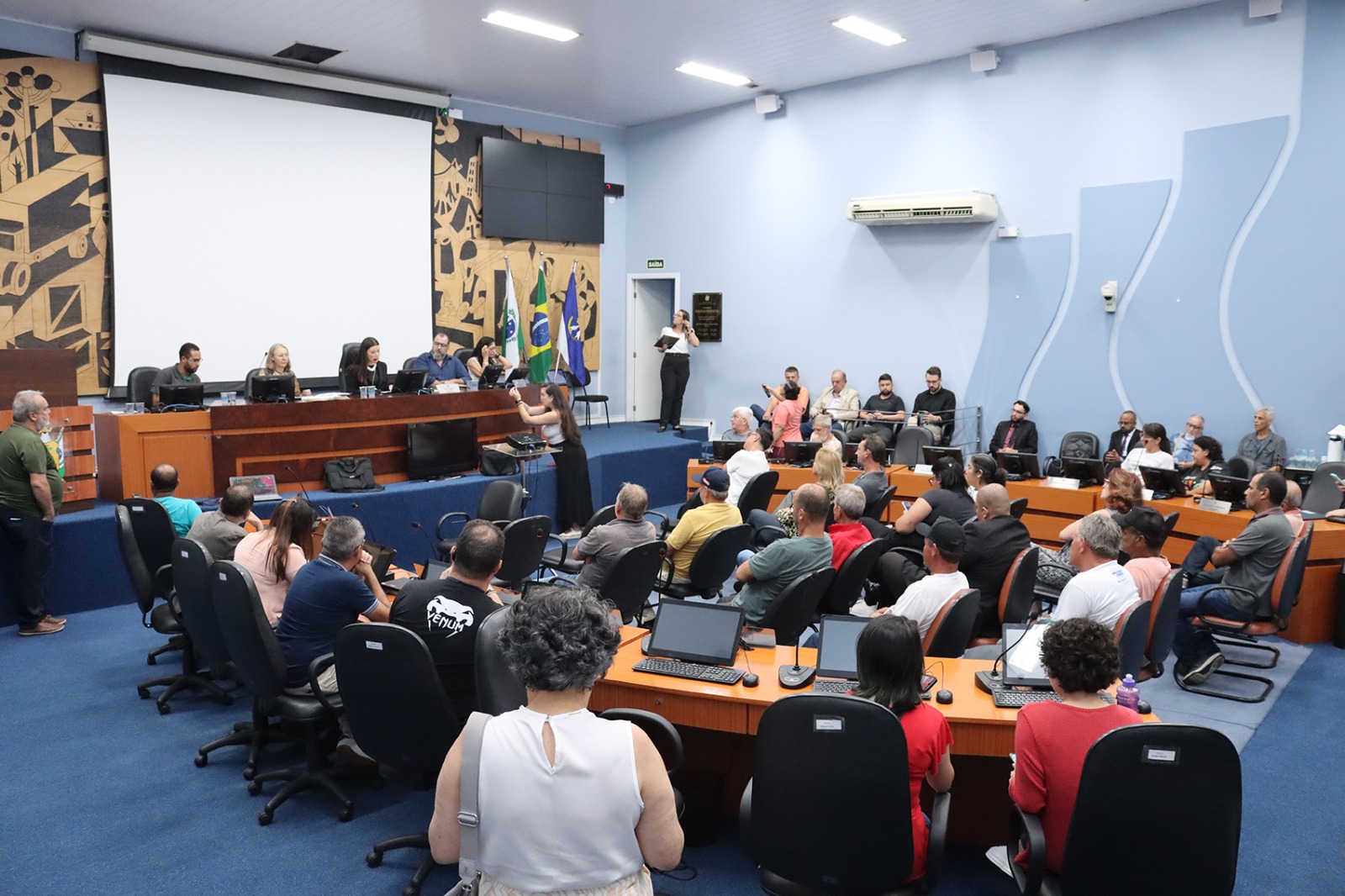 Câmara realiza audiência pública para debater possível terceirização de cemitérios