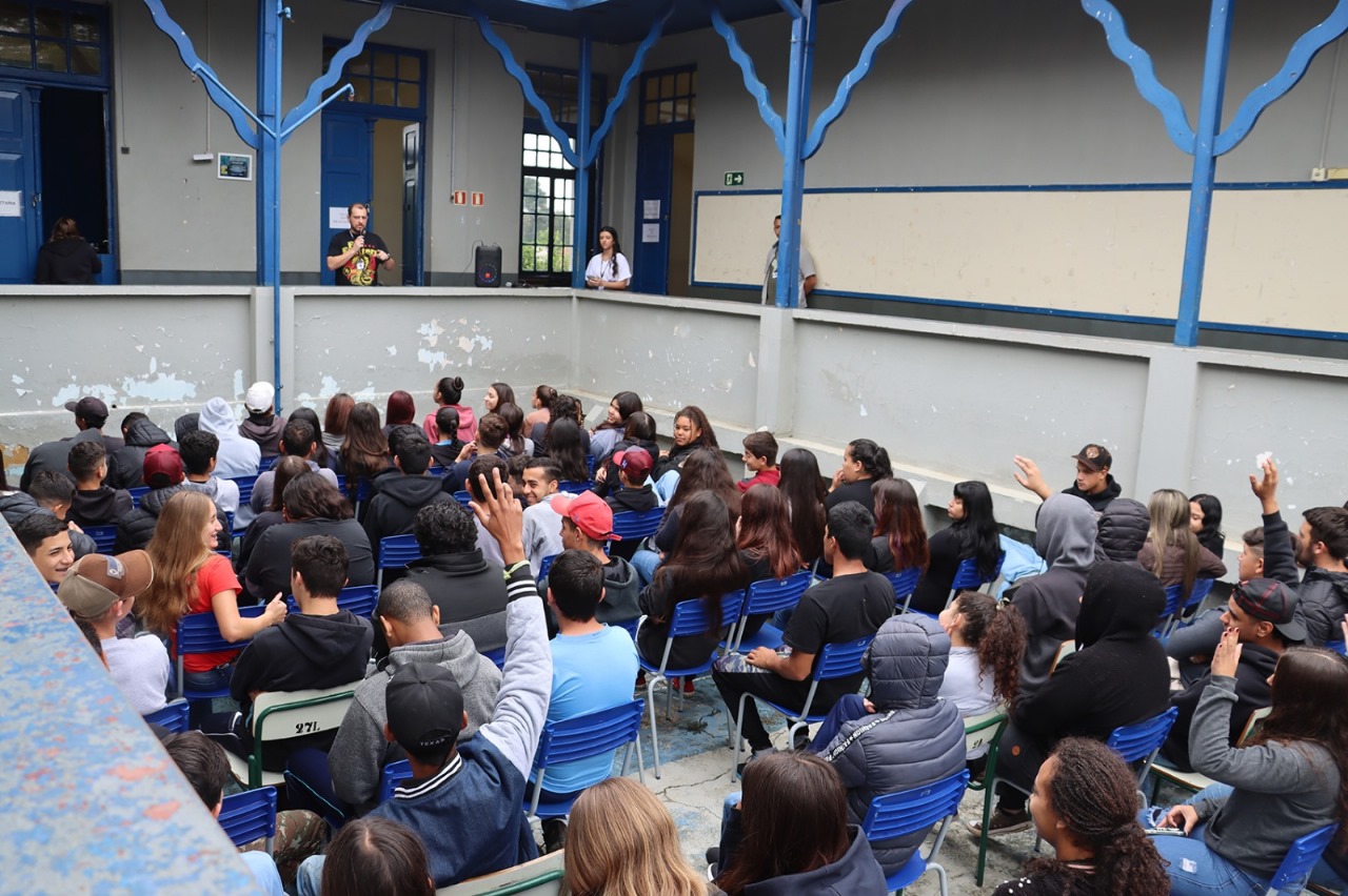 Colégios dos Distritos recebem palestra sobre o Câmara Jovem