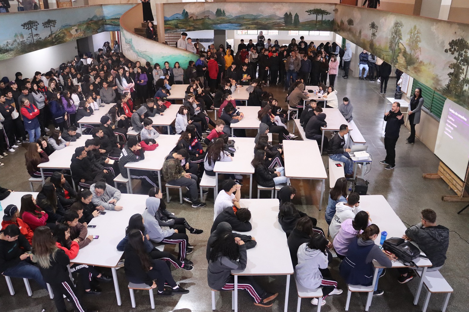 Projeto Câmara Jovem é apresentado no Colégio Estadual Borell Du Vernay